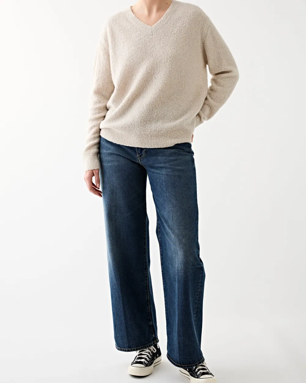 6397 Nubby V-Neck Chalk Clearance